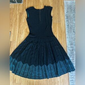 Nova Swirl Dress. Green and Black size S